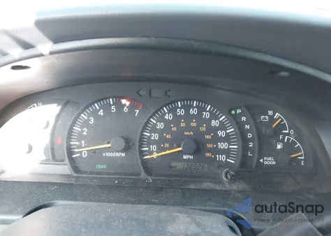 2002 Toyota Tundra Sr5 V8 z USA, uszkodzony, nr VIN 5TBBT44132S275820